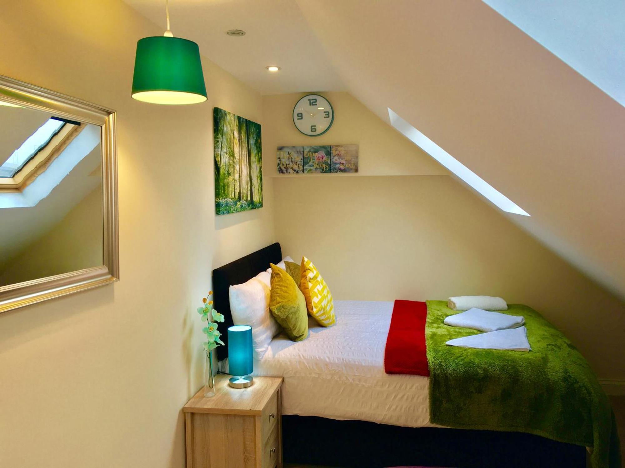 1 Bed Apartment,Recep,Kitchen,Bath Ілфорд Екстер'єр фото